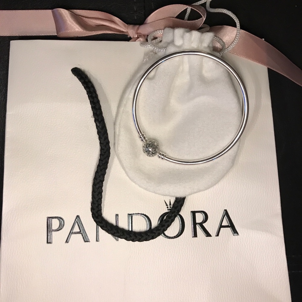 Pandora bracelet new. Size med.